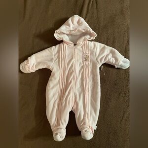 Walt Disney Collection Winnie the Pooh
Pink Hooded Baby One Piece Bunting